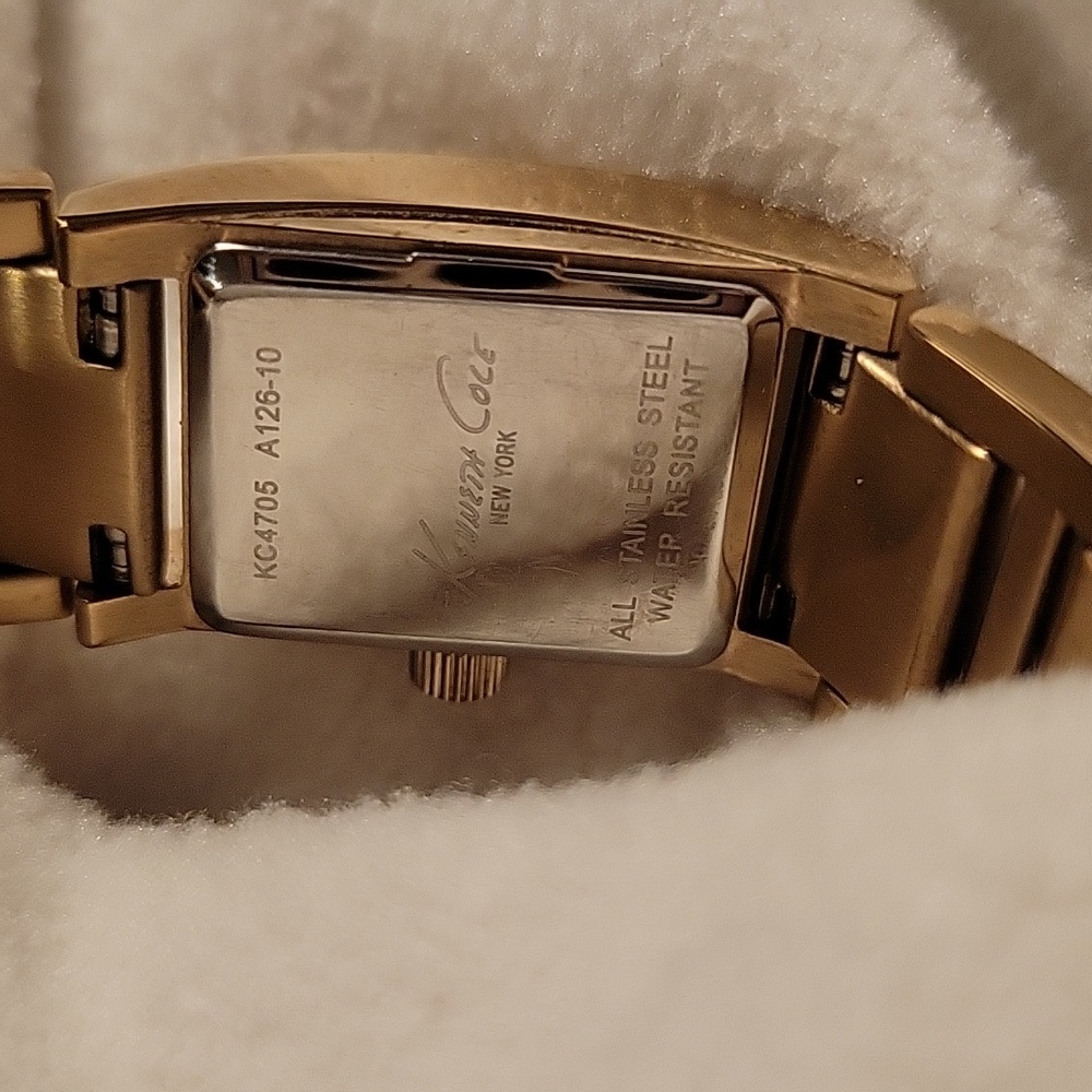 Kenneth Cole N.Y. Gold Watch - Picture 8 of 11